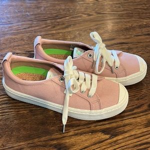 Cariuma The Oca Low size 6